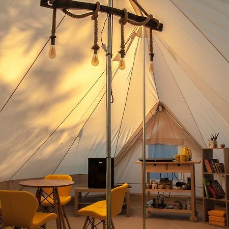 Glamping Z Alpakami Hotel Jankowice  Ngoại thất bức ảnh